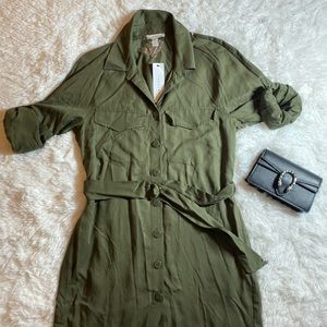 100% new with tag! It looks overage to me!